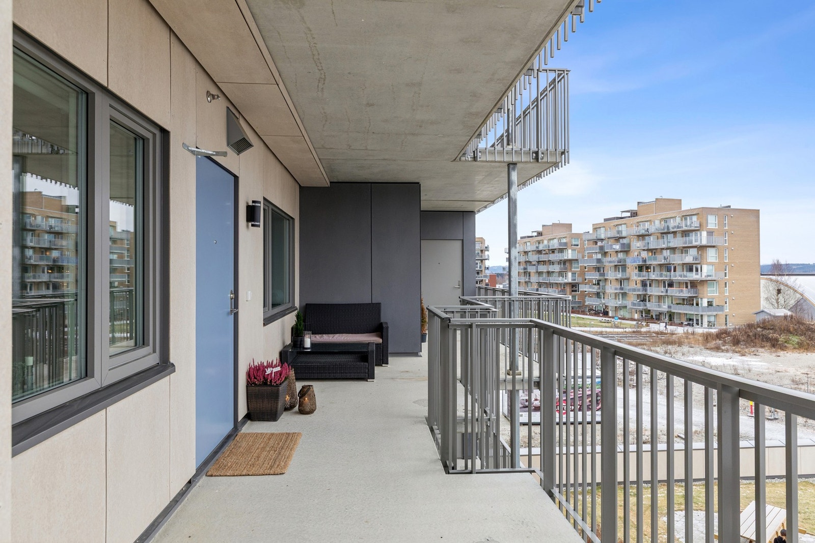 Felles inngang via svalgang. Galleribilde