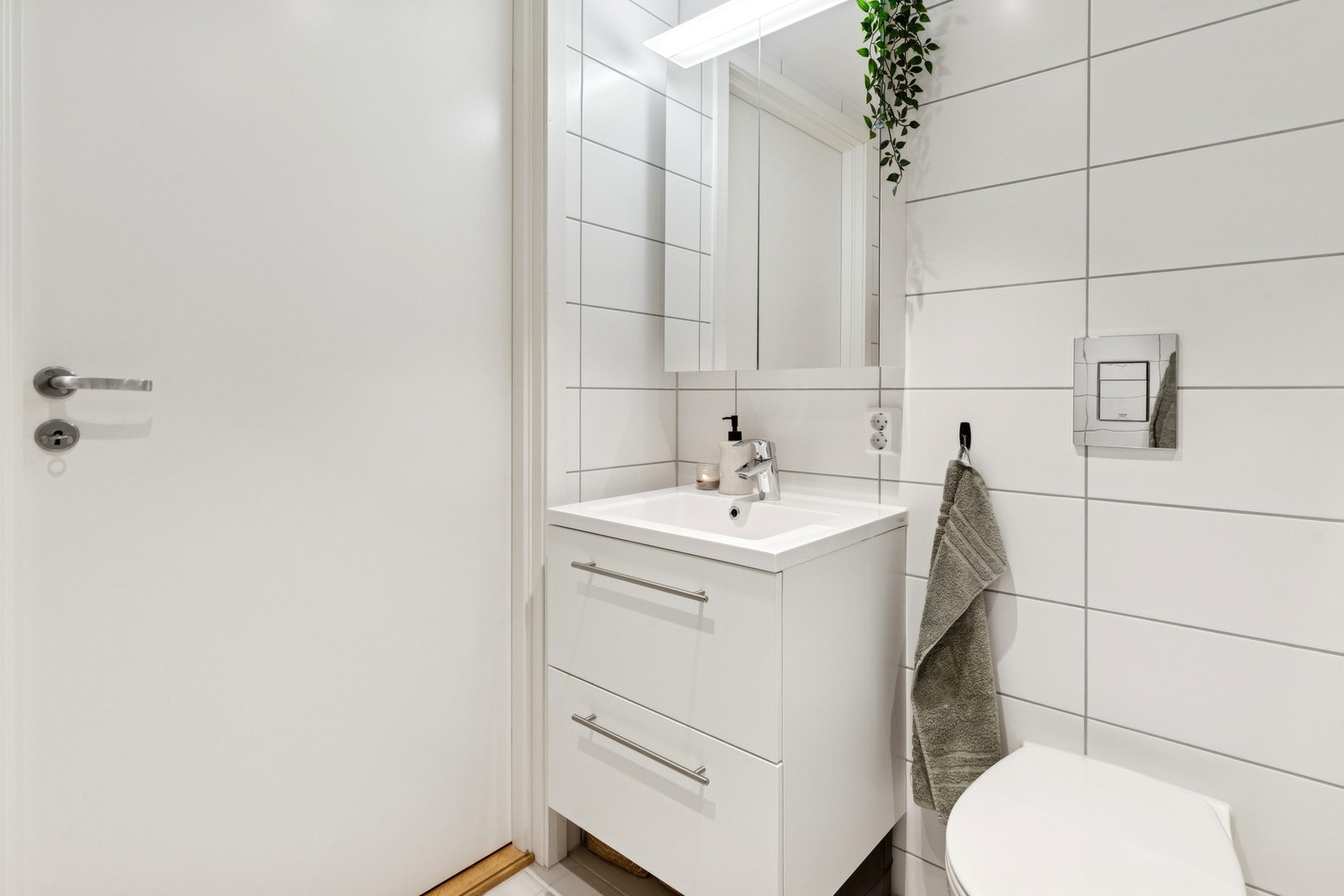 Baderommet har opplegg for vaskemaskin. Galleribilde