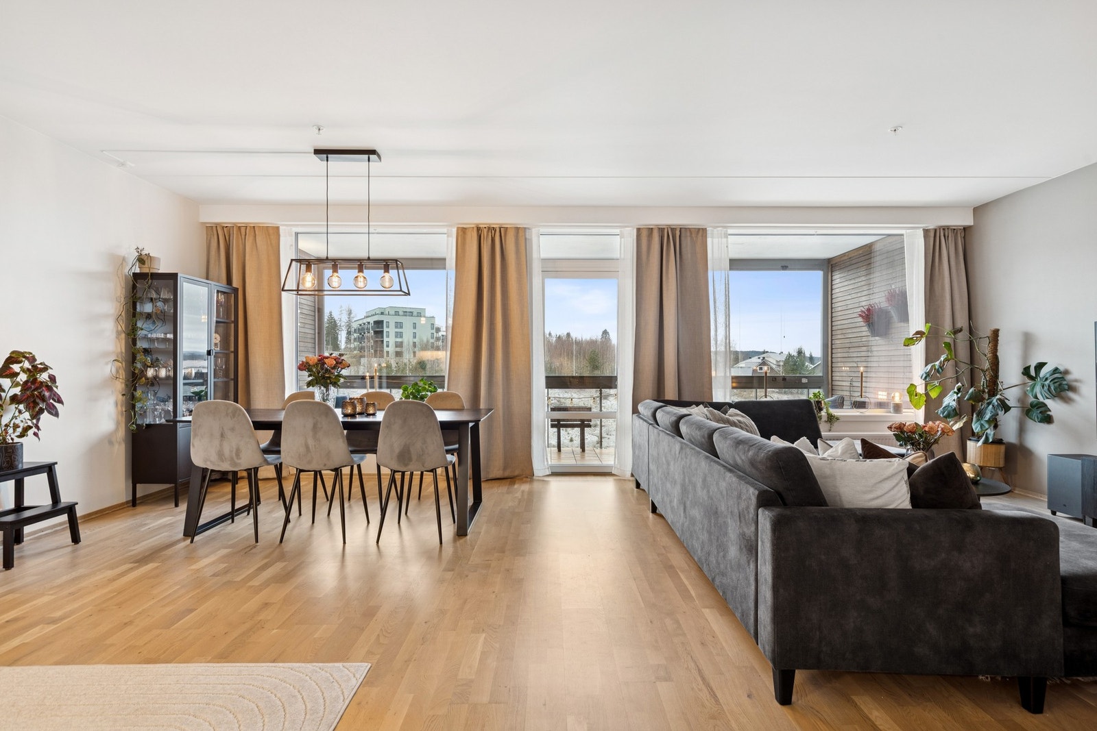 Grindatunet 27 er en moderne 3-roms selveierleilighet fra 2022 som byr på både komfort og en smart planløsning. Galleribilde