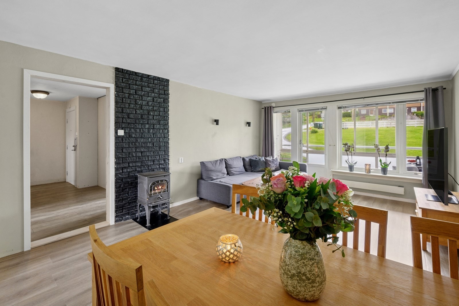 Velkommen til Austadveien 99 presentert av Eiendomsmegler Salma Rana Kalenius og Christer Hagen. Galleribilde