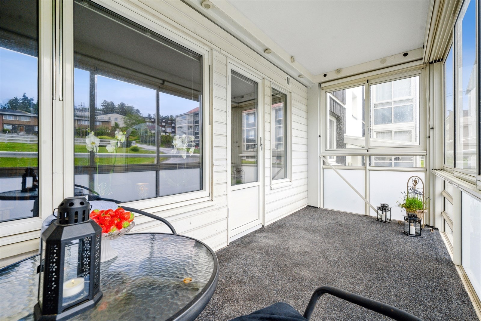 Innglasset terrasse med mulighet for åpning av vinduer. Galleribilde