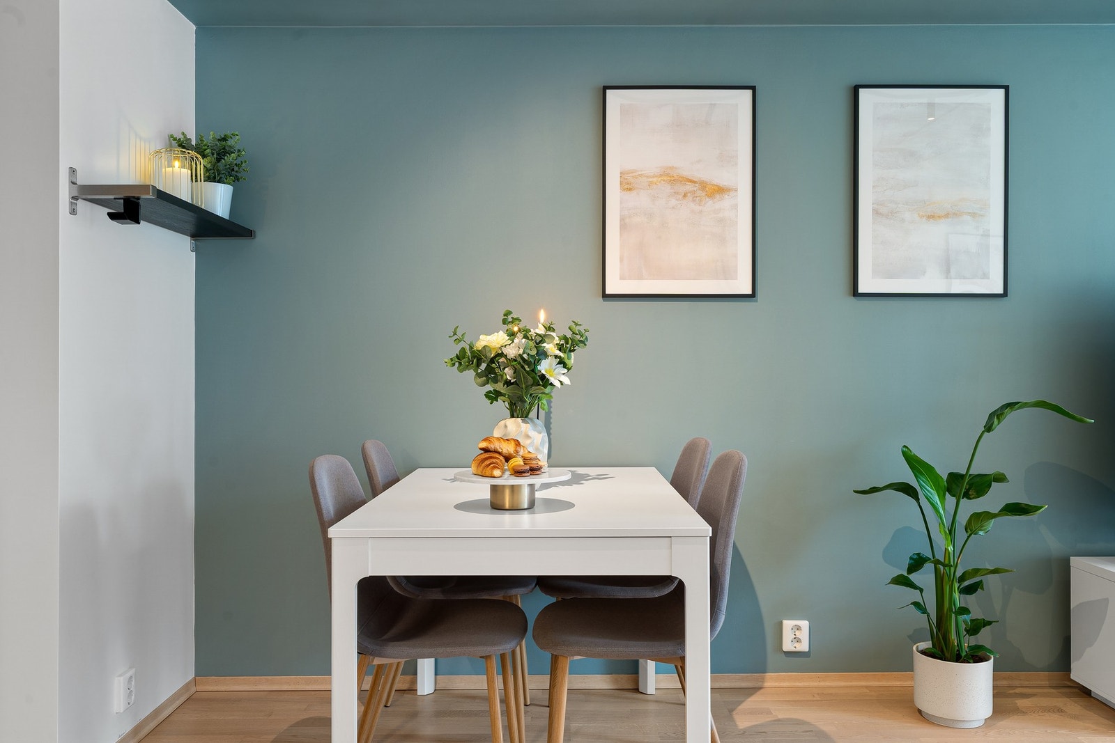 Det er god plass til å innrede med både sofa- og spisegruppe. Galleribilde