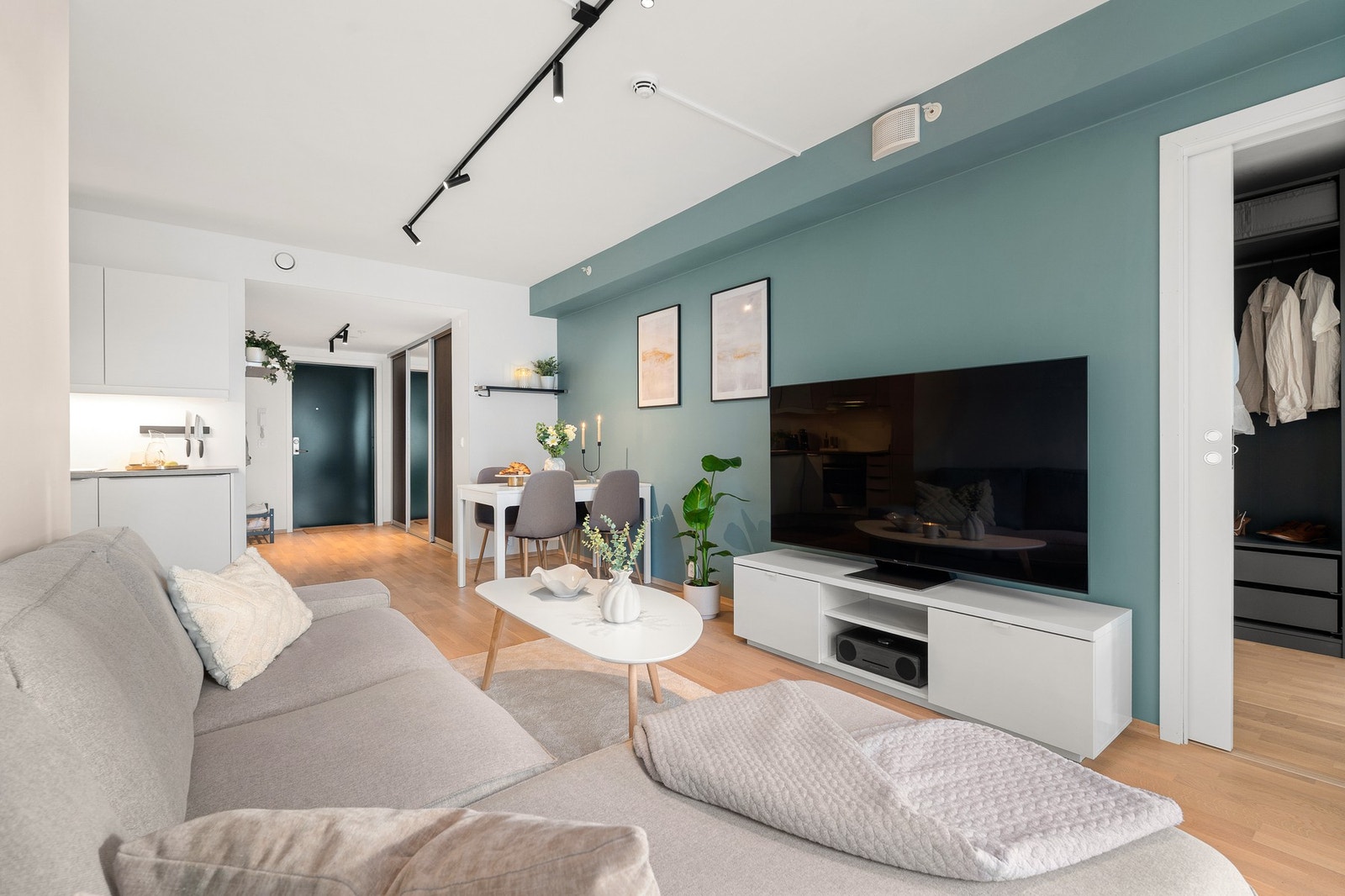 Det er åpenløsning mot kjøkken. Galleribilde