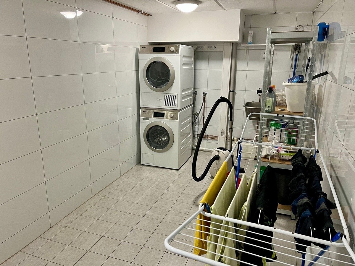 Vaskerom Galleribilde