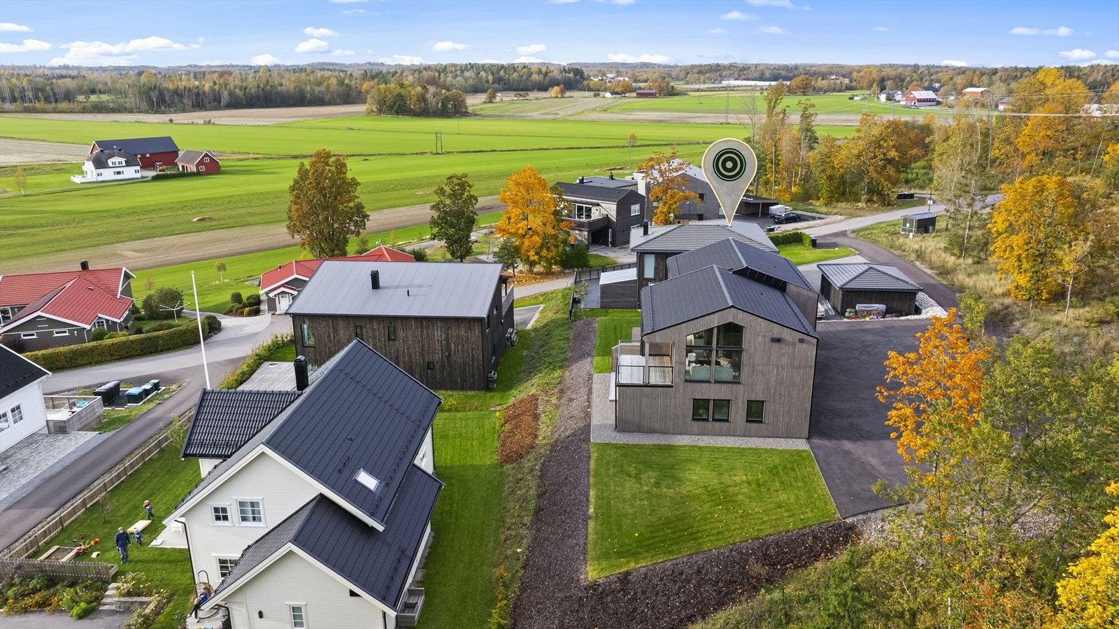 Området byr på nydelige strender, badeplasser og kyststi som gir god rekreasjon. Langs Kyststien ligger det flere solrike plasser med bademuligheter. Nærområde byr også på svært flott turterreng med mange oppmerkede løyper i område. Galleribilde