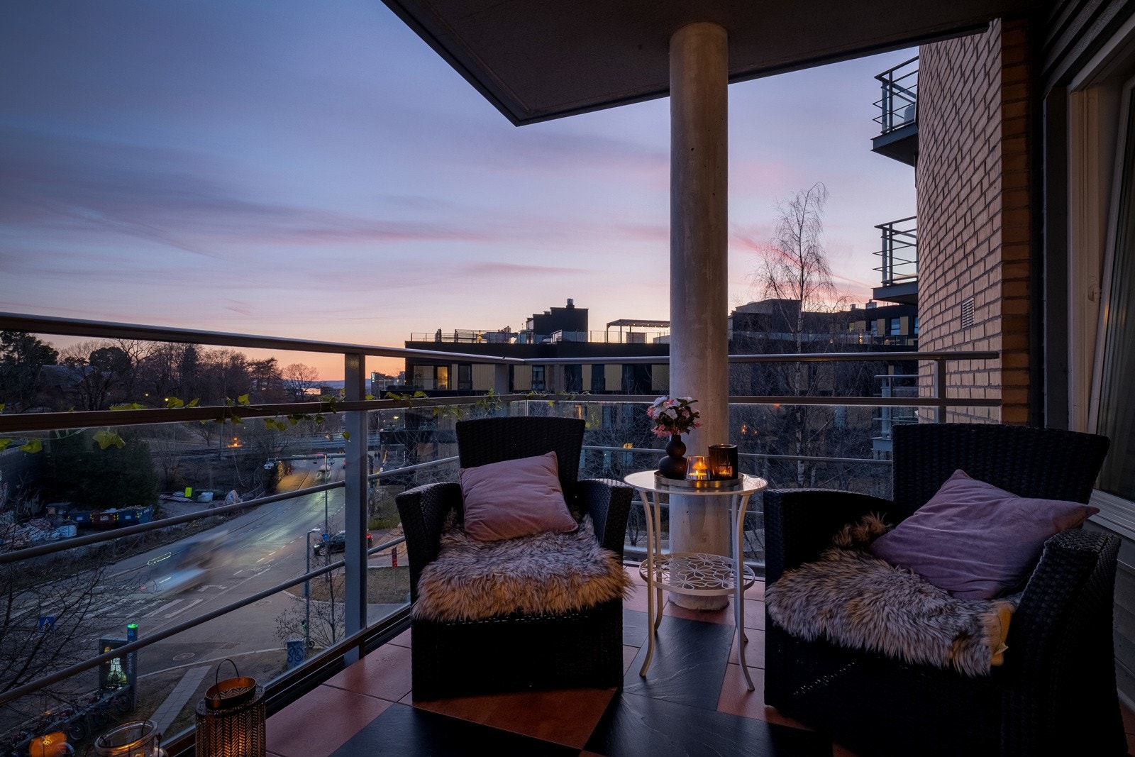 Velkommen til Ensjøveien 6A, presentert av Schala & Partners avd. Bjørvika / Gamle Oslo ved Henrik Stråkander, tlf. 98 30 02 83. Fotograf: Andreas Nilsen Galleribilde