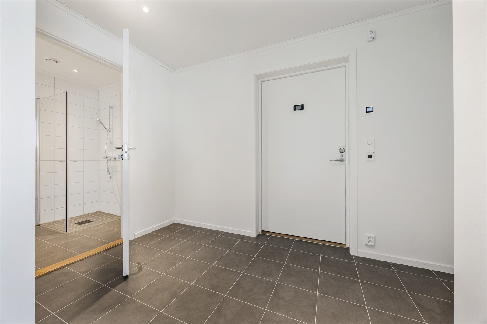 Flislagt entré med gulvvarme. Galleribilde