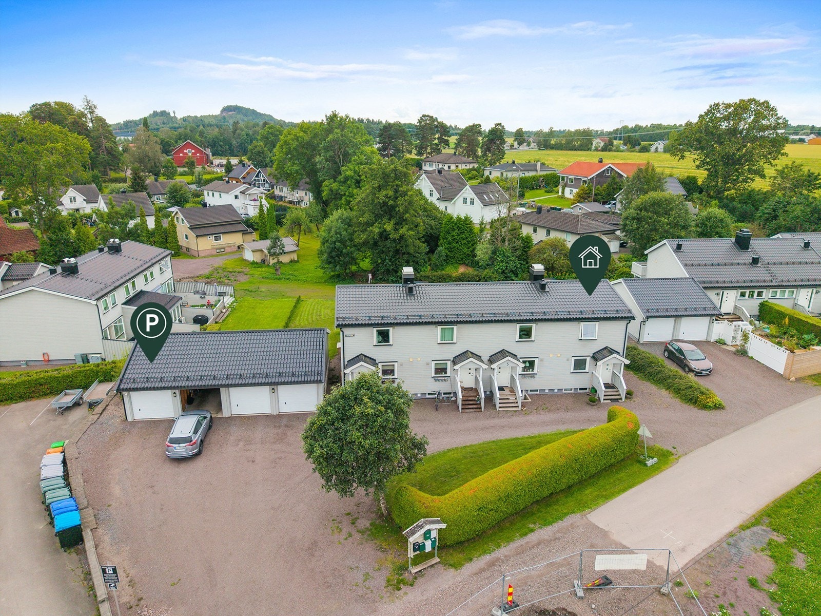 Boligen disponerer én garasjeplass i felles garasjerekke Galleribilde