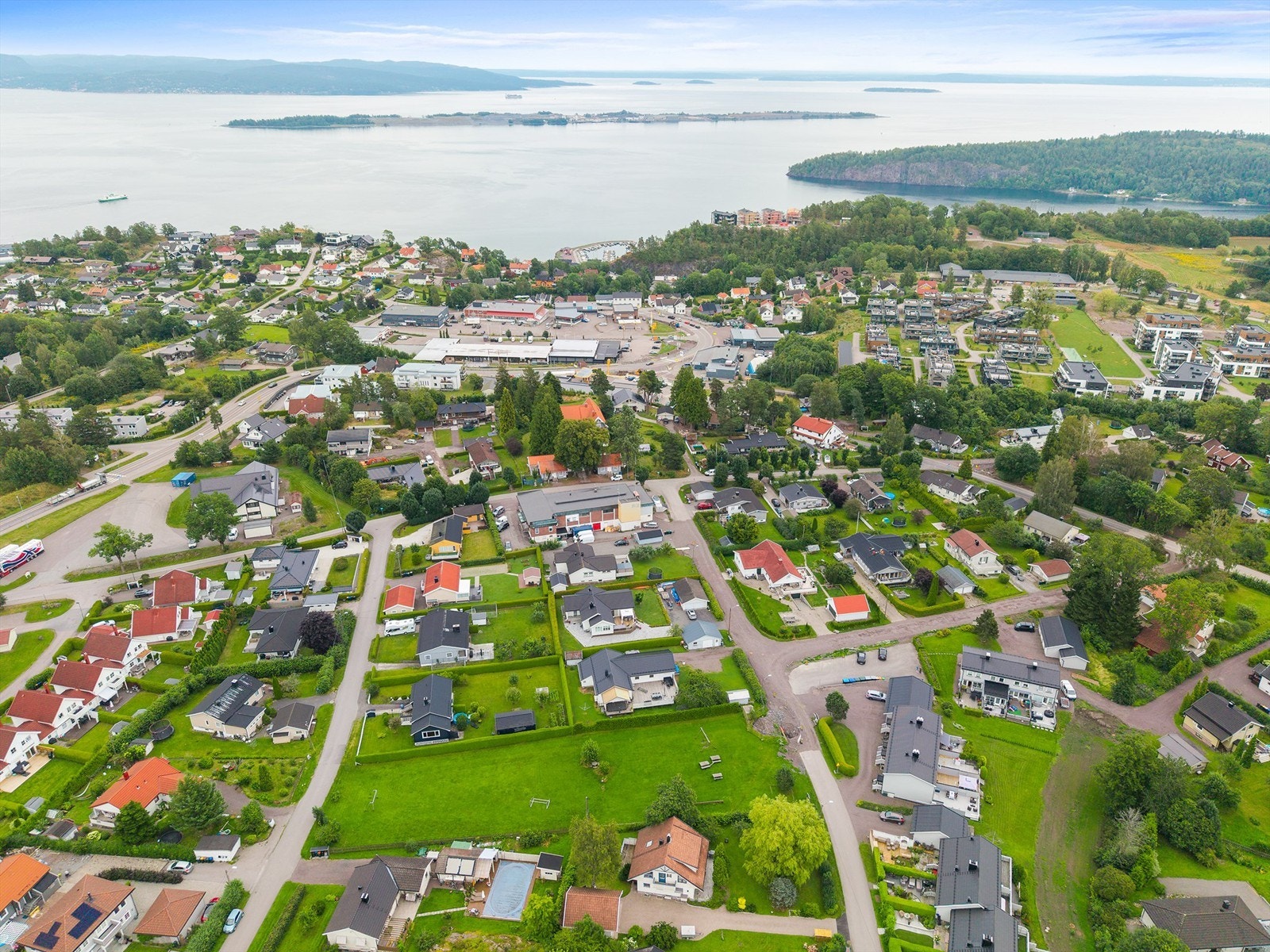 I tillegg er det rask tilkomst til E18, noe som gir enkel kjøring mot både Kristiansand og Oslo Galleribilde