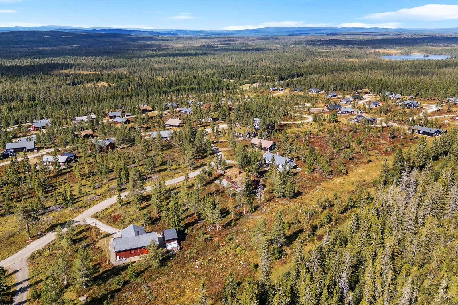 Rett utenfor hytta finner du de flotte, preparerte langrennsløypene gjennom hele vintersesongen så her får du ekte følelse av ski-in/ski-out. Galleribilde