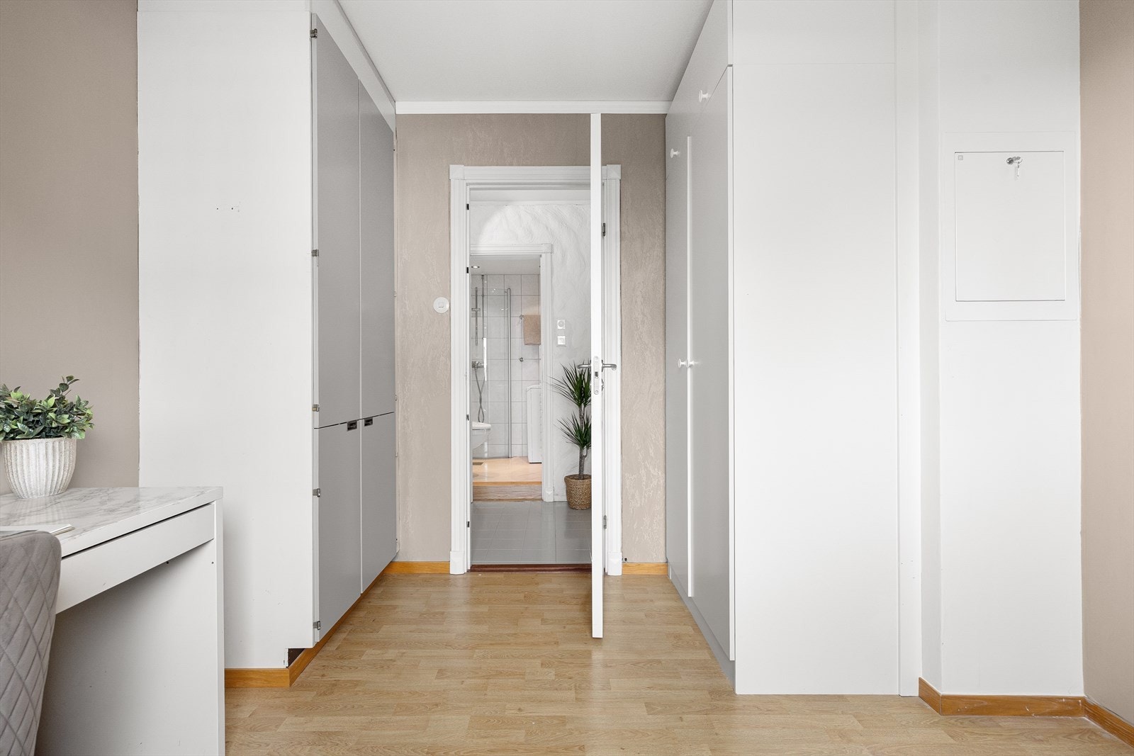 Rommet passer ypperlig som barnerom, gjesterom eller hjemmekontor. Galleribilde