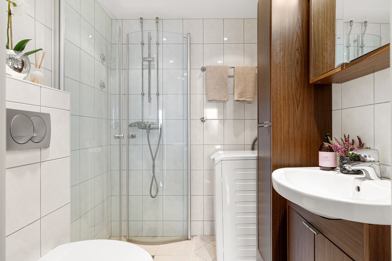 Pent, flislagt baderom med elektrisk gulvvarme, tatt i regi av borettslaget i 2014. Galleribilde