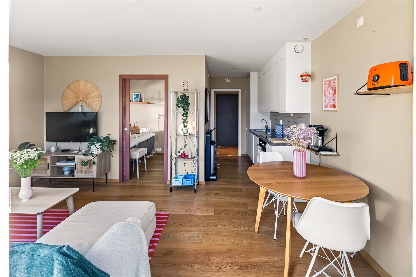 Det er behagelig, vannbåren varme i gulvene. Galleribilde