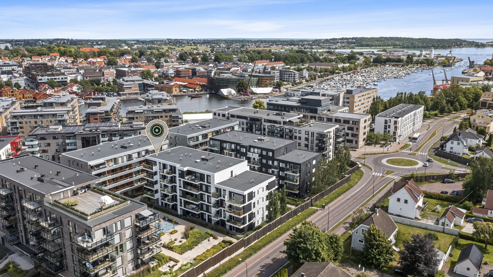 Området gir mulighet for offentlig kommunikasjon via buss og tog, hvorav nærmeste holdeplass er Kaldnes bussholdeplass og ligger ca. 3 minutter fra boligen. Det er gangavstand til Tønsberg jernbanestasjon hvor det er det hyppige togavganger til Oslo. Galleribilde