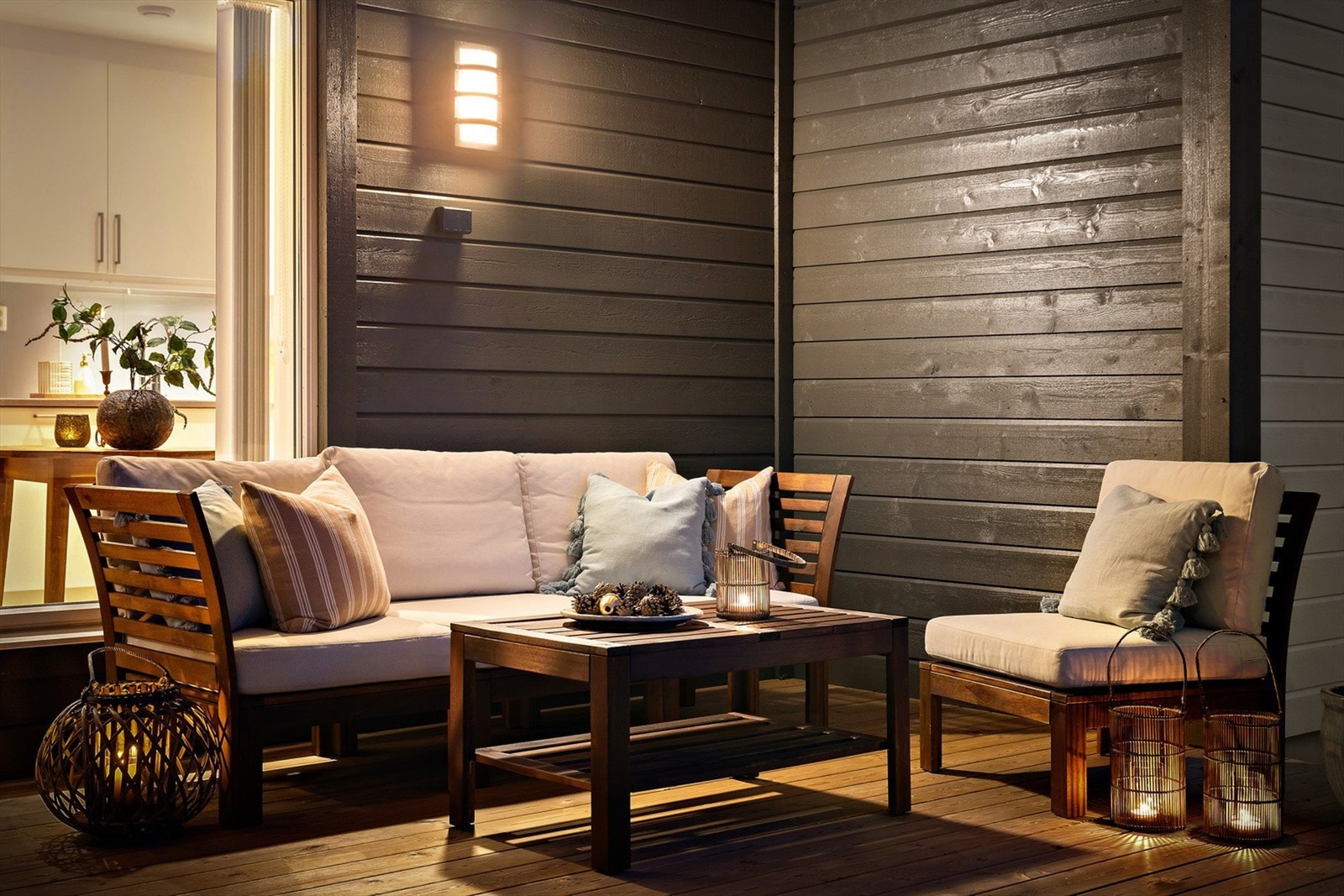 Terrassen har god plass til sittegruppe. Galleribilde