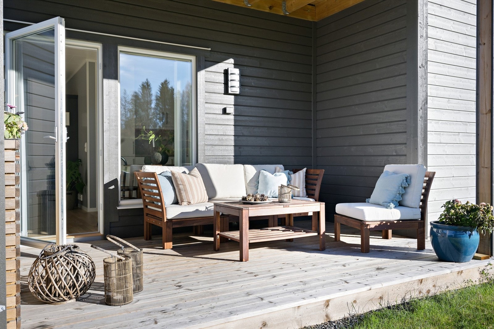 Terrasse med gode solforhold Galleribilde