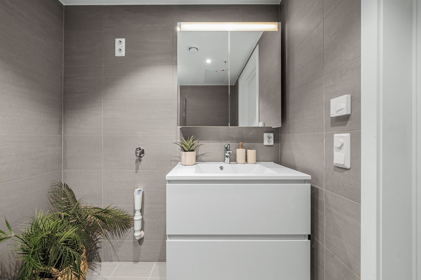 Badet har opplegg for vaskemaskin og tørketrommel Galleribilde