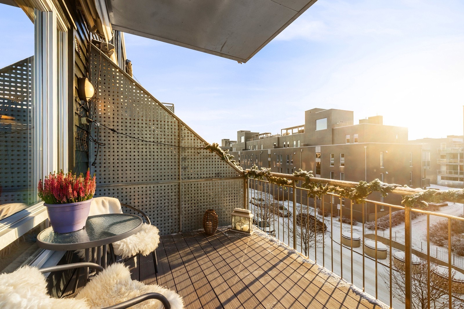 Balkongen er på ca. 8 kvm og har markise. Galleribilde