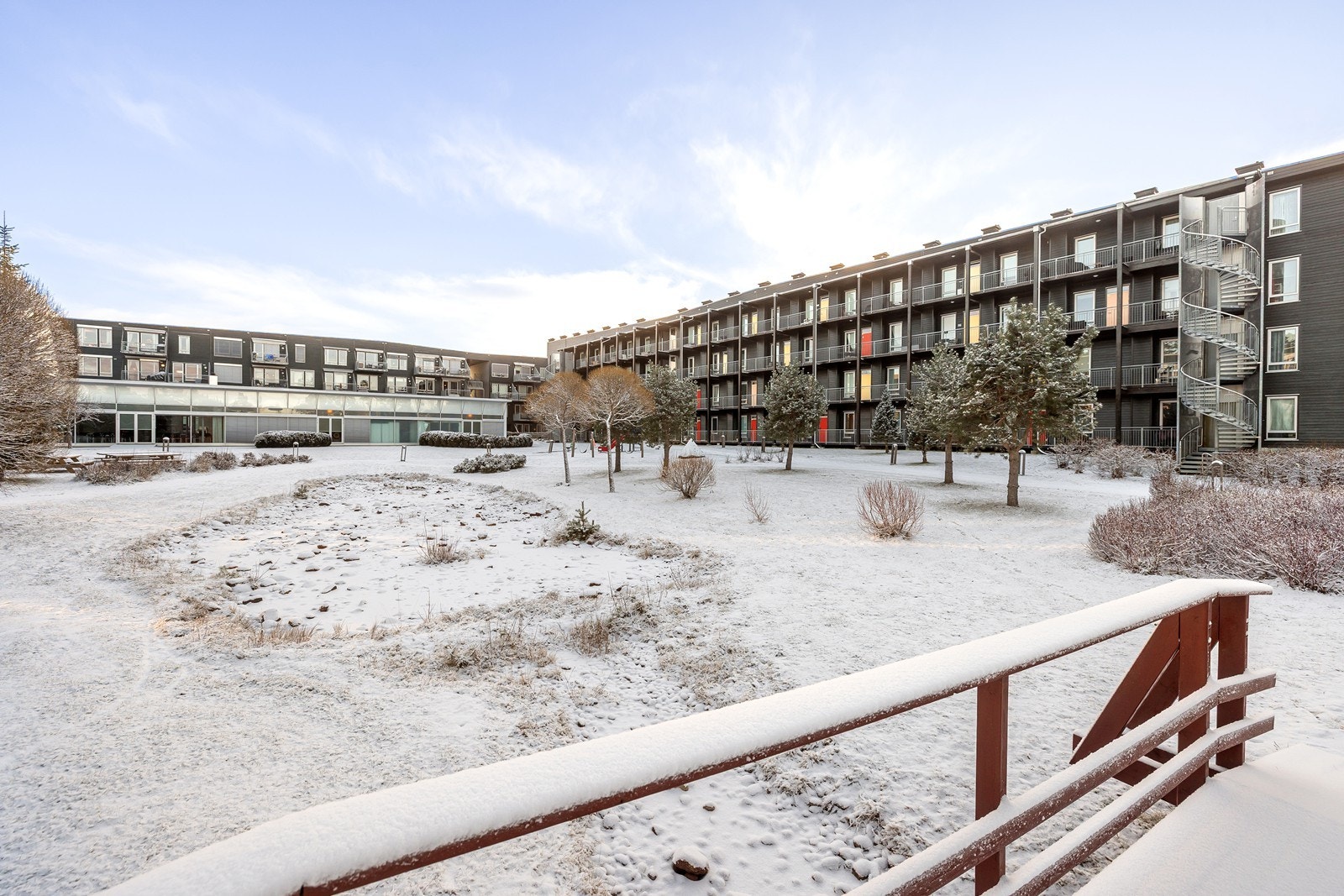 Gystadmyra borettslag består av 3 boligblokker samt felleshuset, og ligger fint til på Jessheim. Galleribilde