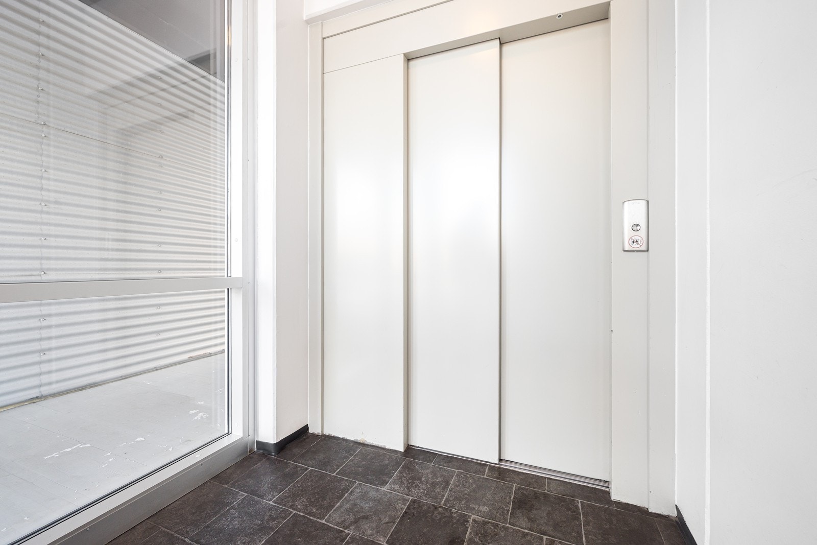 Det er heisadkomst i bygget med tilgang til garasjekjelleren. Galleribilde