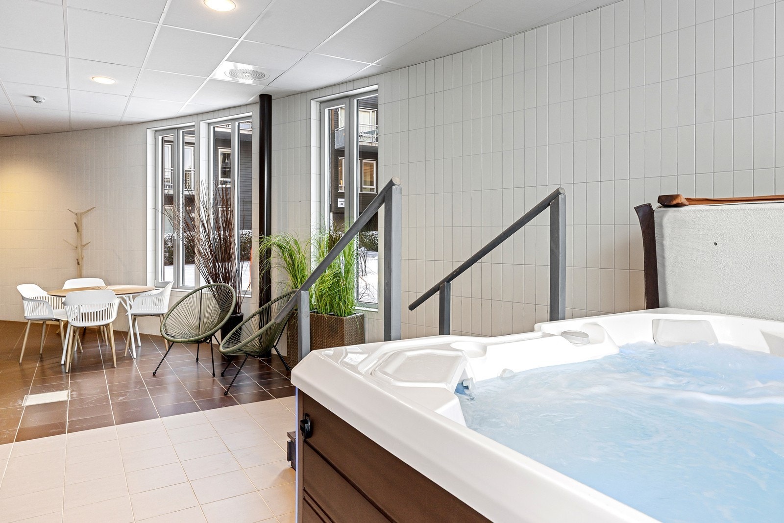 Spaavdeling med jacuzzi. Galleribilde