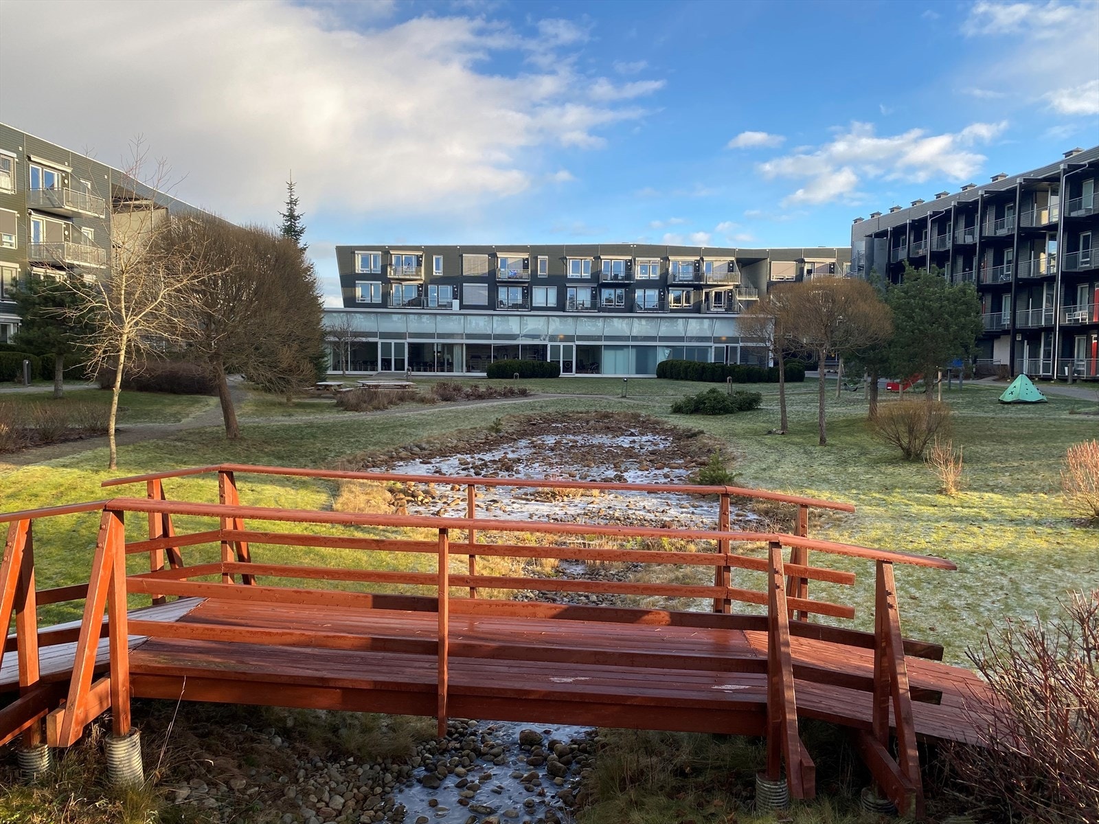 Felles tomt for borettslaget med fine uteområder. Galleribilde