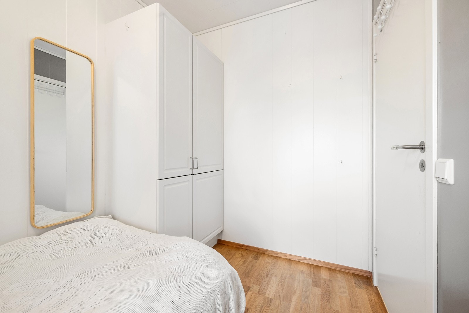 I det andre soverommet er det også tilhørende garderobeskap. Galleribilde