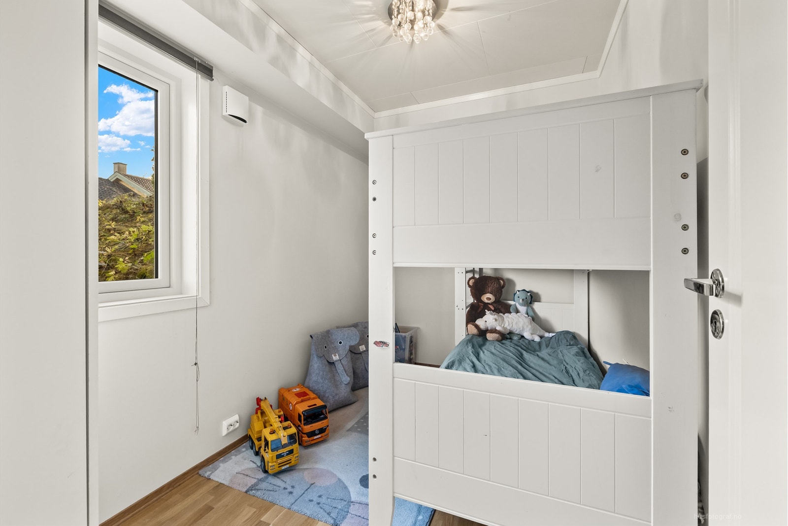 Praktisk rom som passer fint som barnerom eller gjesterom Galleribilde