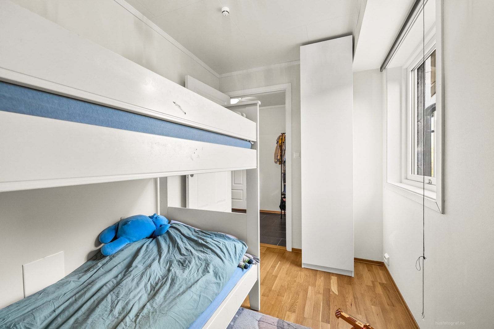 Soverom med plass til enkel møblering Galleribilde