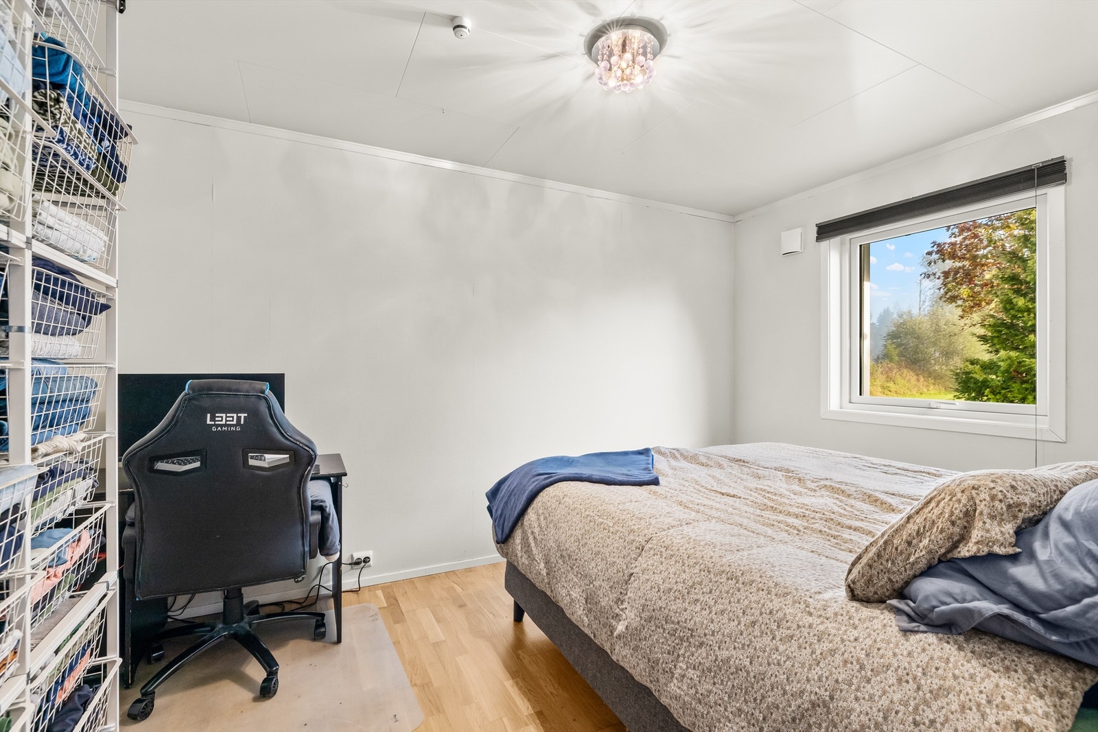 Vindu som gir godt med lysinnslipp Galleribilde