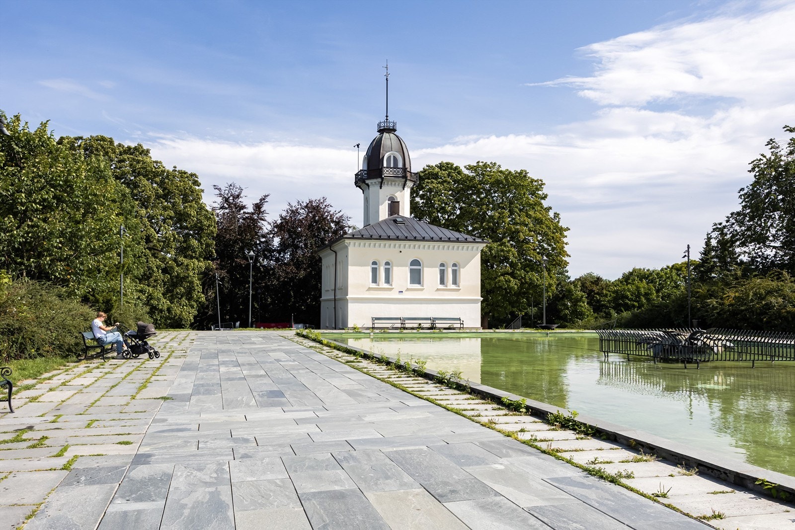 Området er videre omkranset av flere parker og grøntområder. Galleribilde