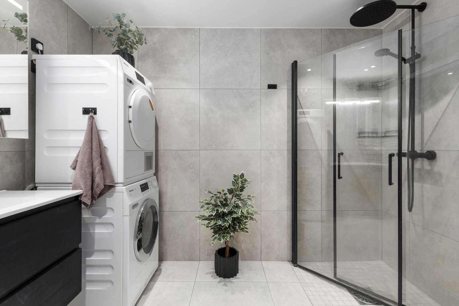 påkostet flislagt bad. Galleribilde