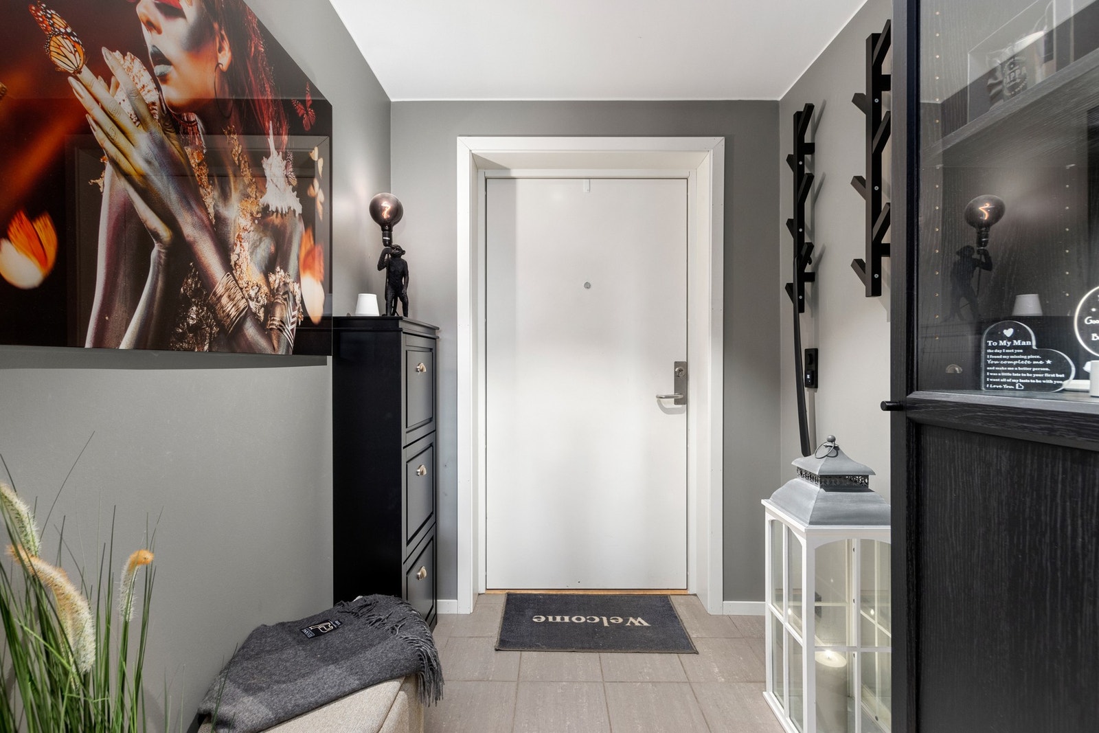 Flislagt gang med varme i gulv. Galleribilde