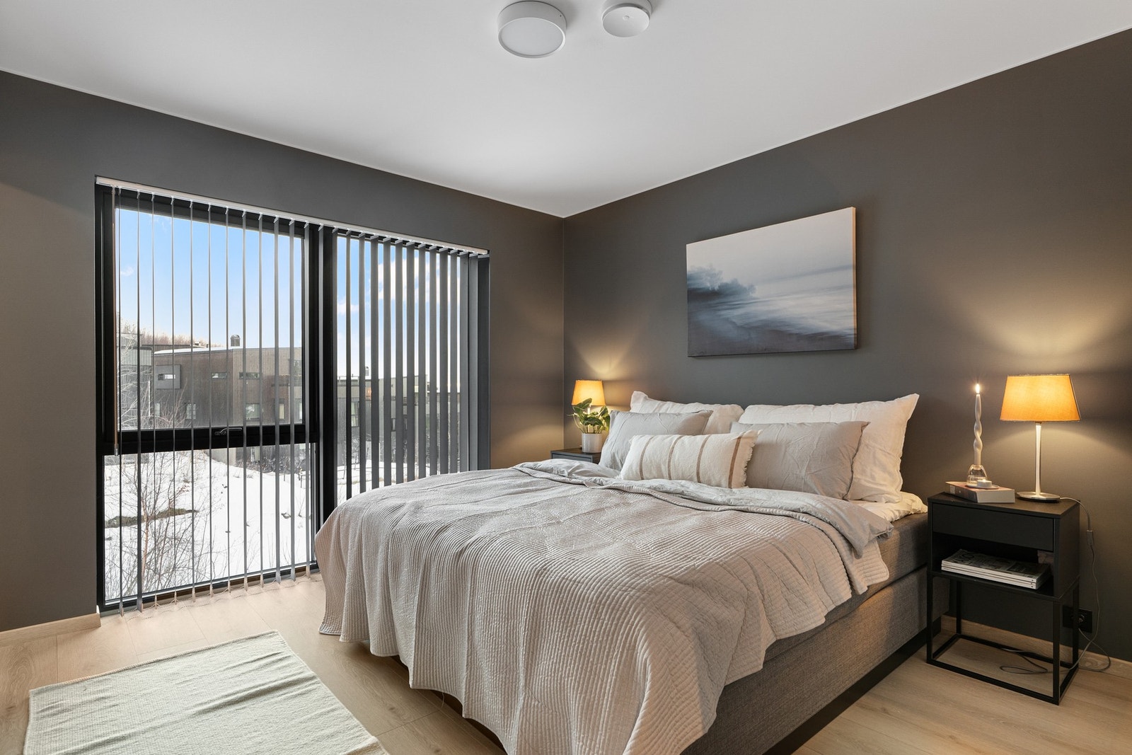 Boligen har totalt fem soverom, inkludert hovedsoverom med garderoberom og bad. Foto: Vidar Alvik Galleribilde