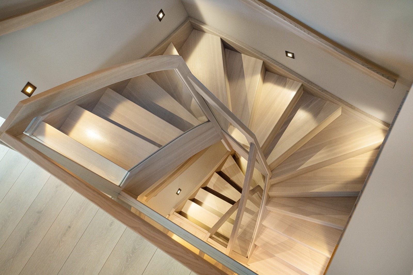 Praktisk planløsning med tre soverom, garderoberom og to bad i 1. etasje. Foto: Vidar Alvik Galleribilde