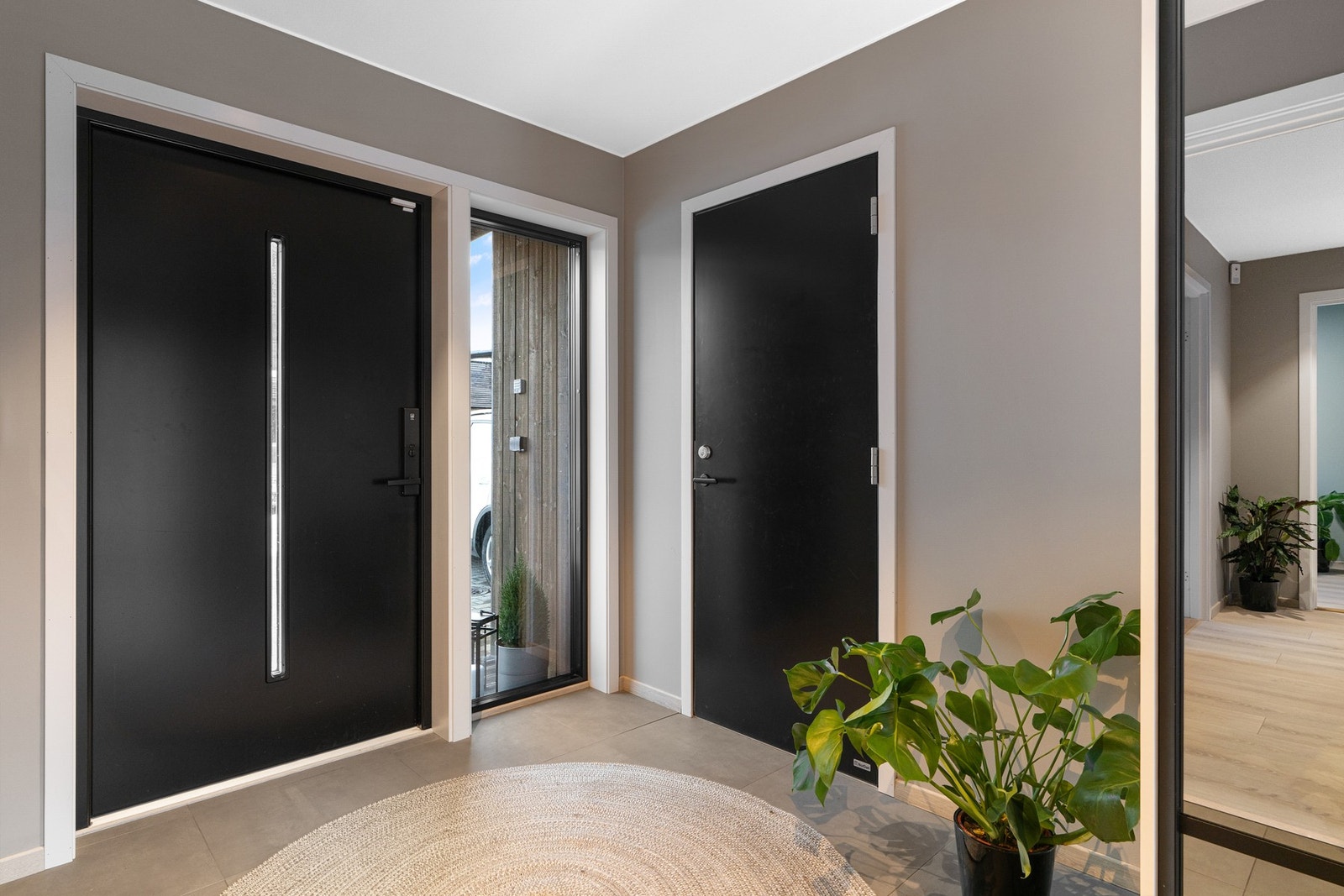 Inngangdøren har ID Lock, ny fra 2025. Foto: Vidar Alvik Galleribilde