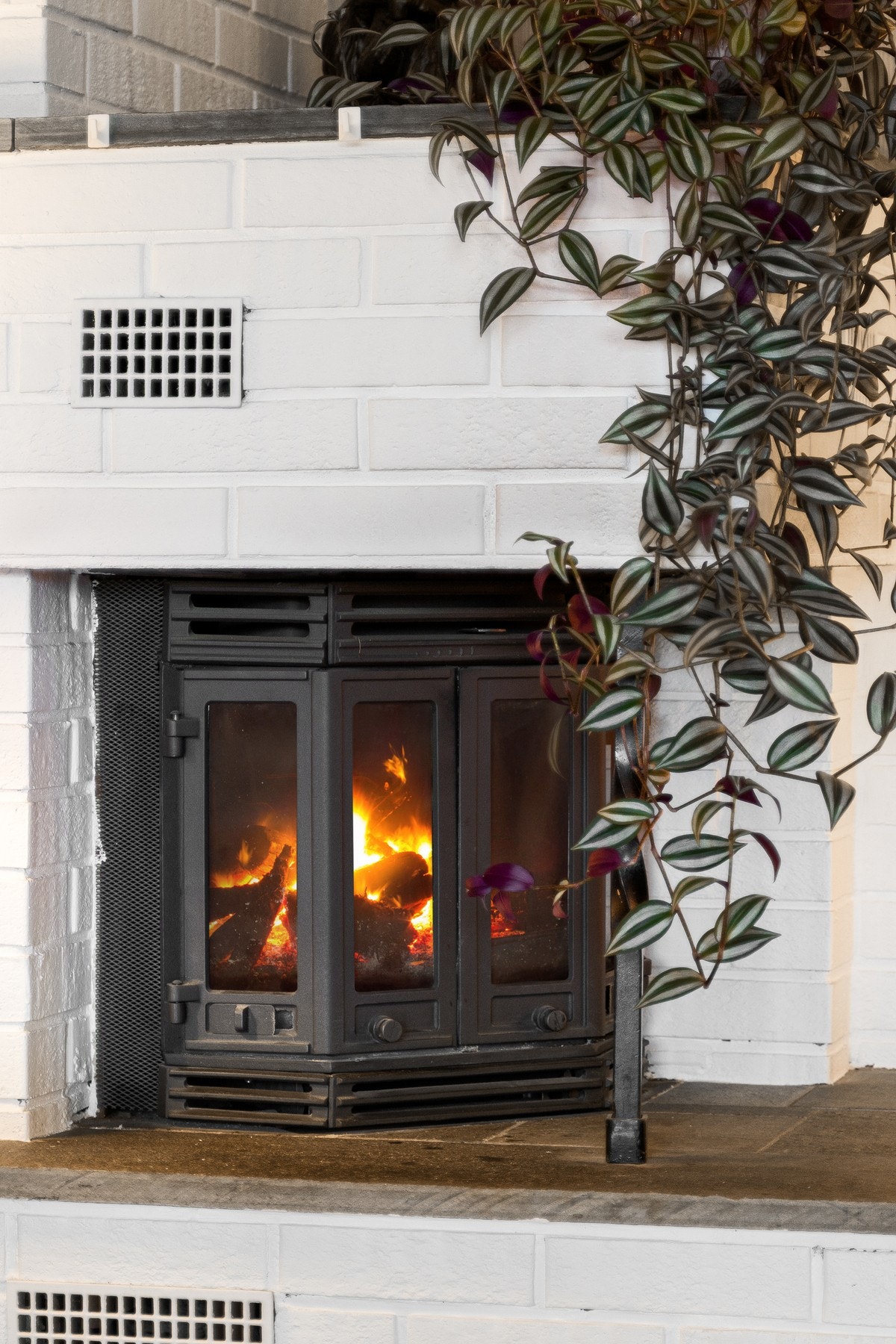 Peisen i stuen gir en lun og god varme på kalde dager. Galleribilde