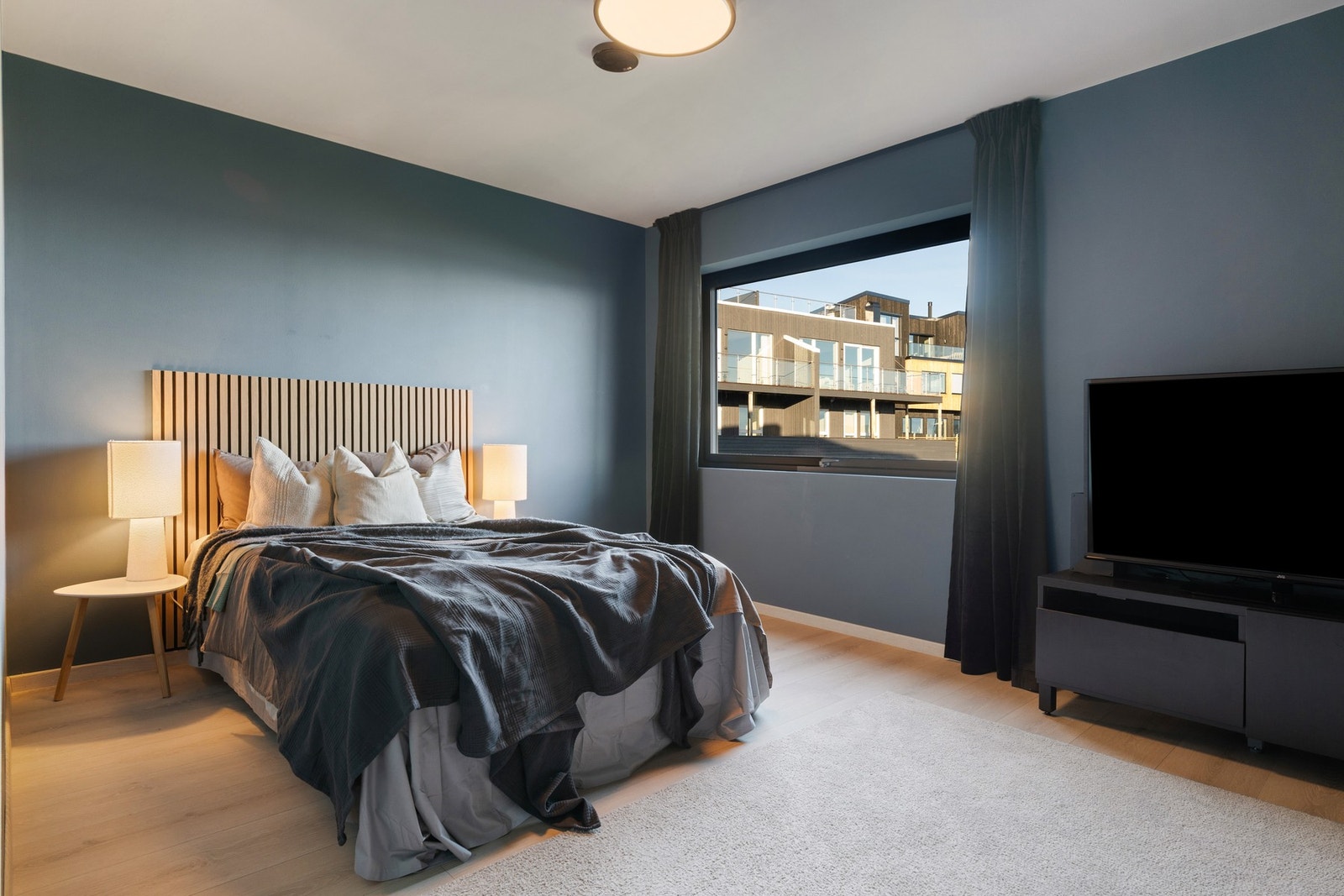 Innerdørene er av modellen Swedoor Unique, og er massivdører som gir god støyreduksjon. Galleribilde