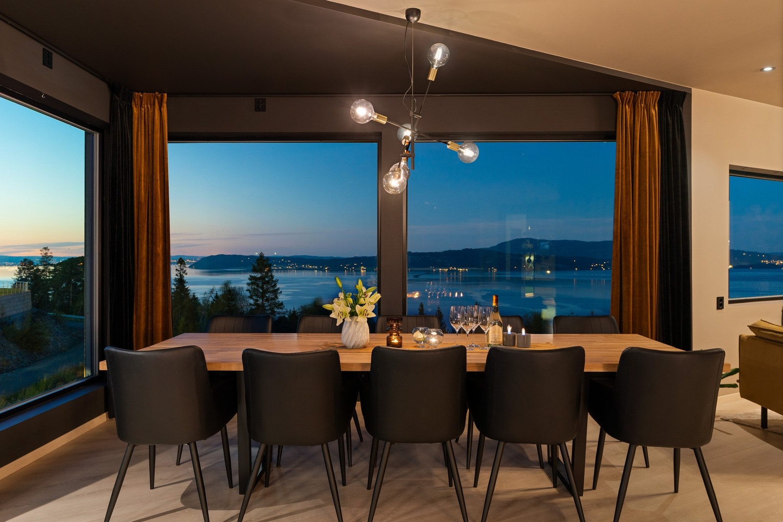 Unik og moderne funkisbolig i et nyetablert boligfelt med ypperlige utsiktforhold. Galleribilde