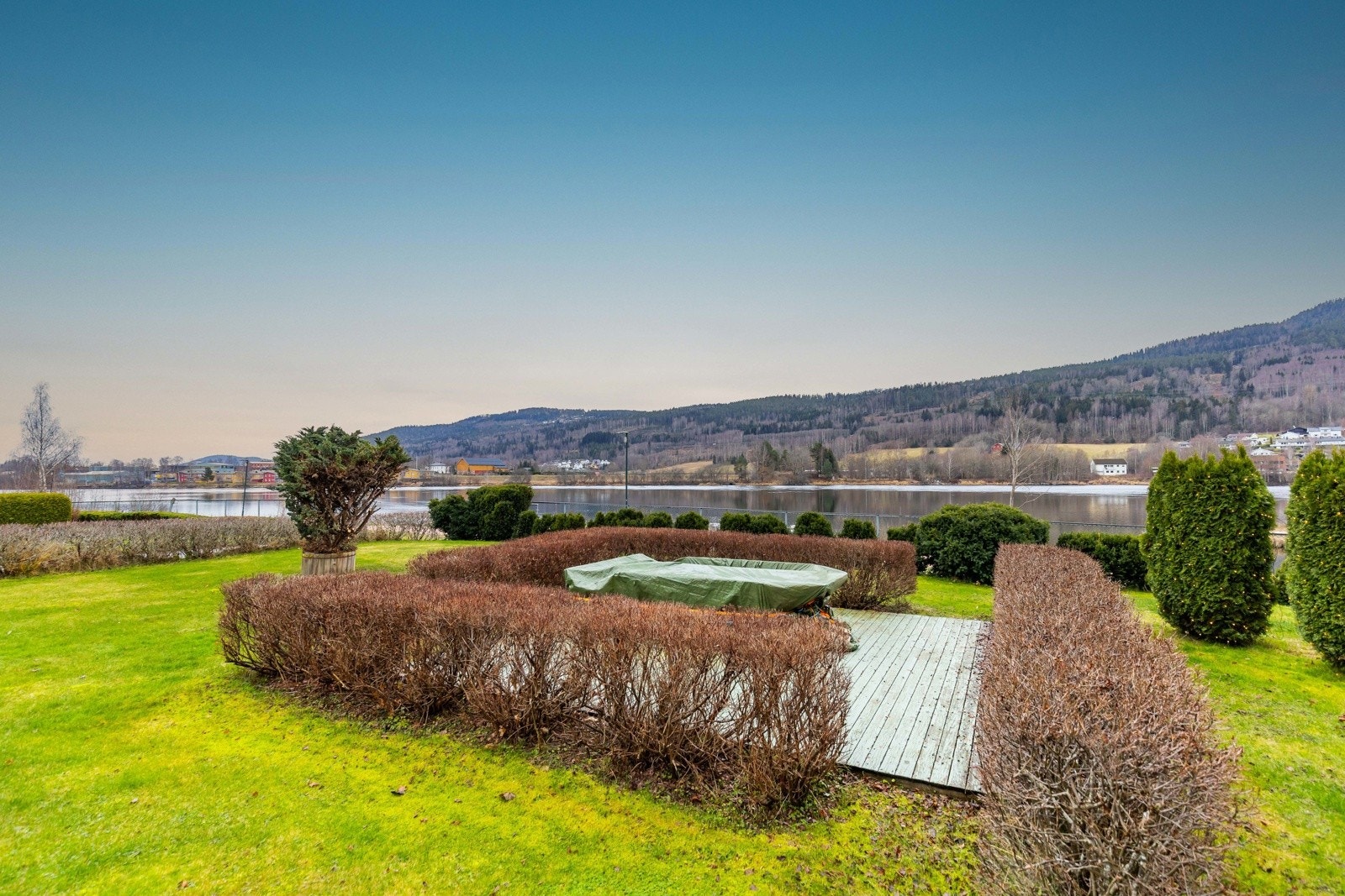 Pent opparbeidet fellesareal som gir et rolig og hyggelig bomiljø. Galleribilde