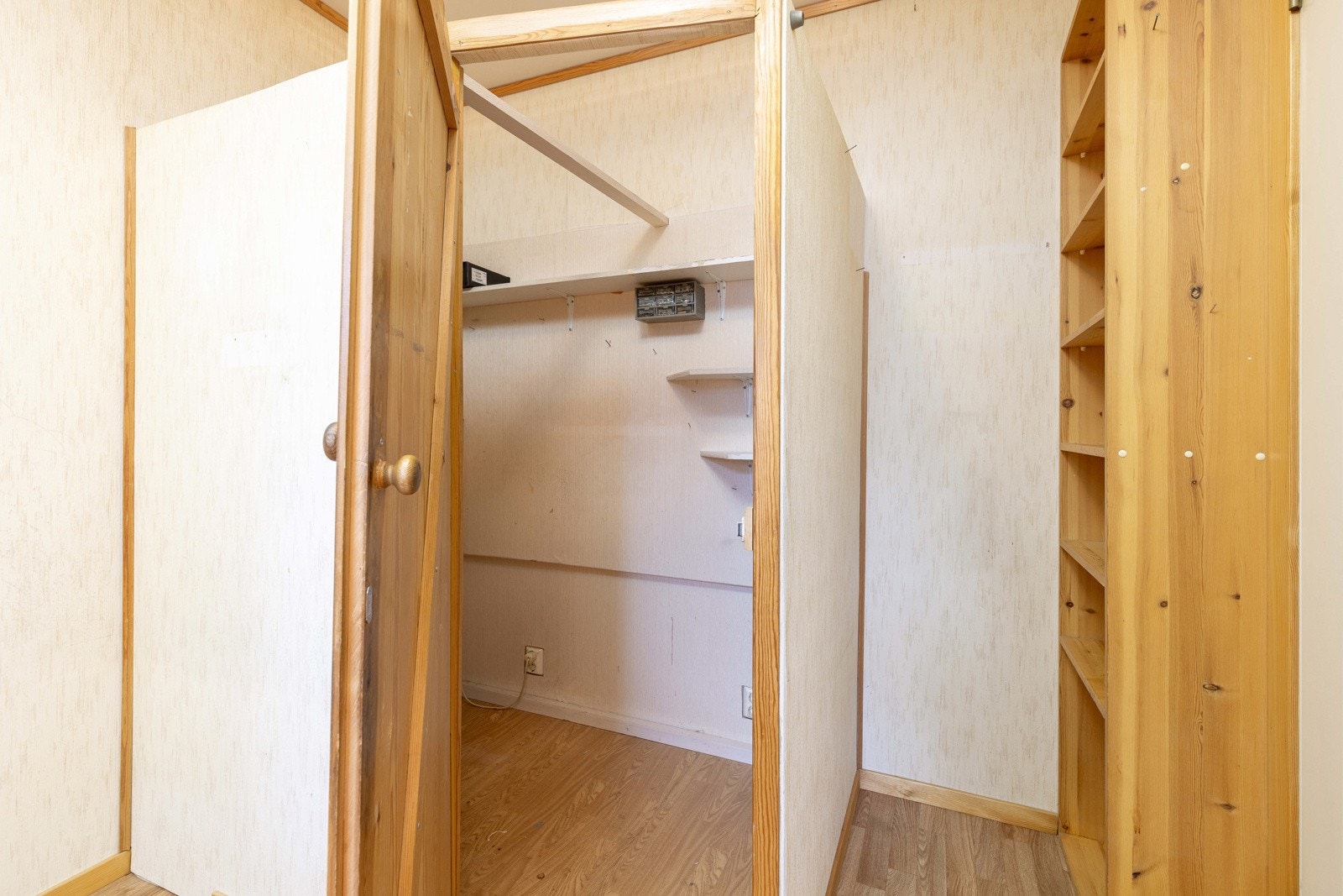 Soverom nr.2 med bod/garderoberom eller lekerom. Galleribilde