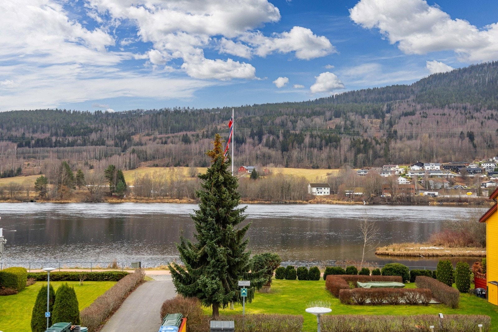 Fantastisk utsikt over elvelandskapet og de naturskjønne omgivelsene. Galleribilde