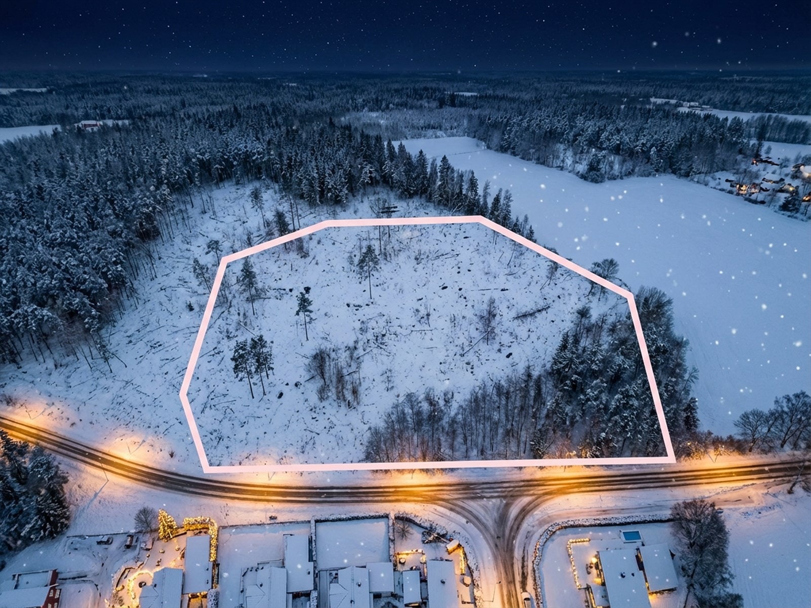 Attentus har gleden av å presentere denne fine tomten i all sin juleprakt. Det gjøres oppmerksom på at bildet er KI generert, og avviker fra virkeligheten. Galleribilde