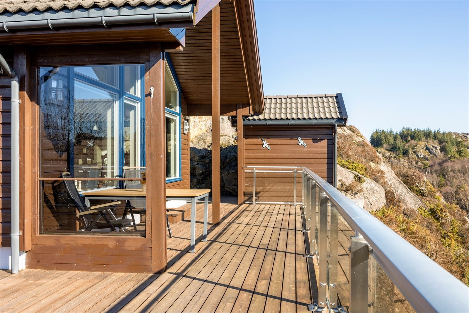 Stor terrasse med skjerming for vind Galleribilde