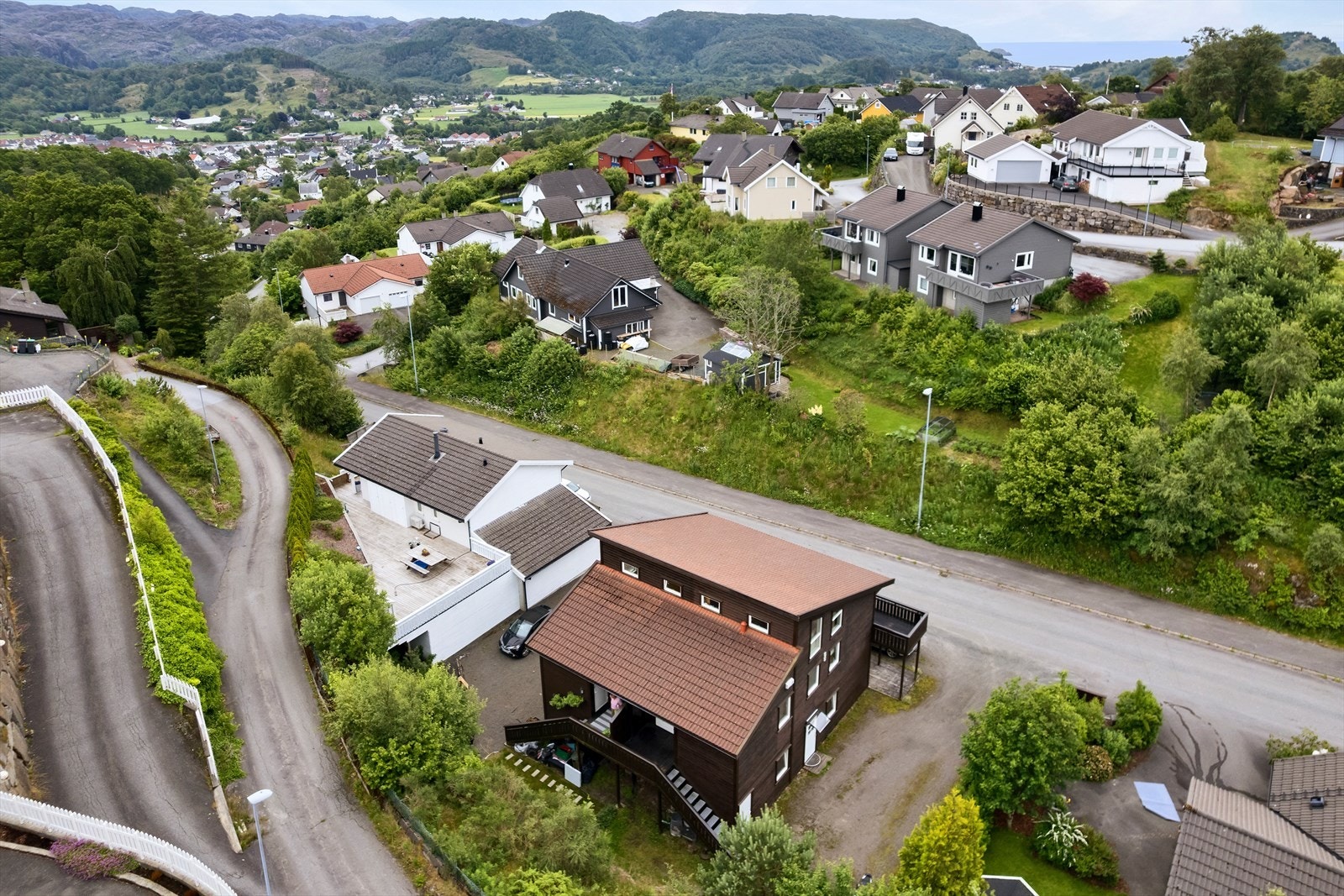 Områdebilde. Leiligheten ligger kort avstand fra Hauge sentrum. Galleribilde