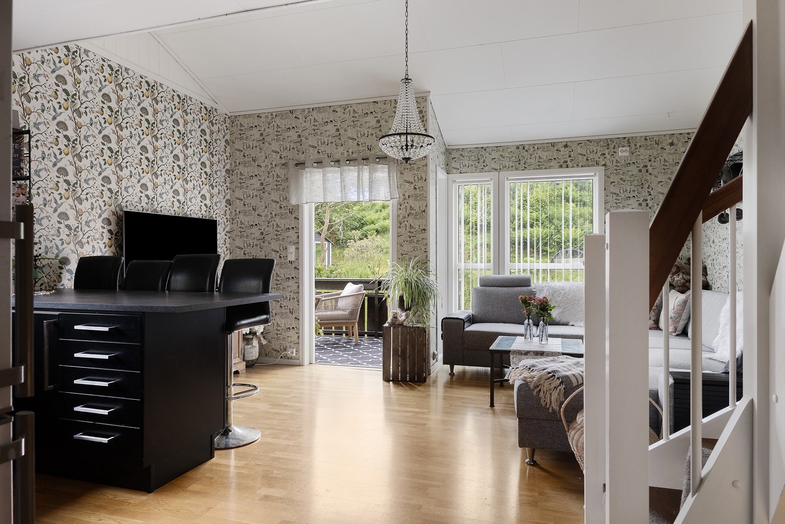 Utgang til balkong fra stue. Galleribilde