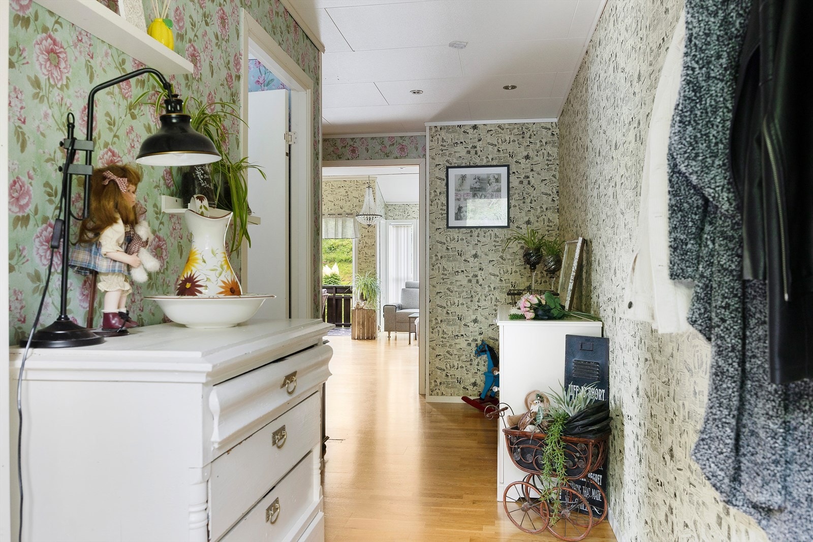 Gang med plass til oppbevaring av yttertøy og sko. Galleribilde