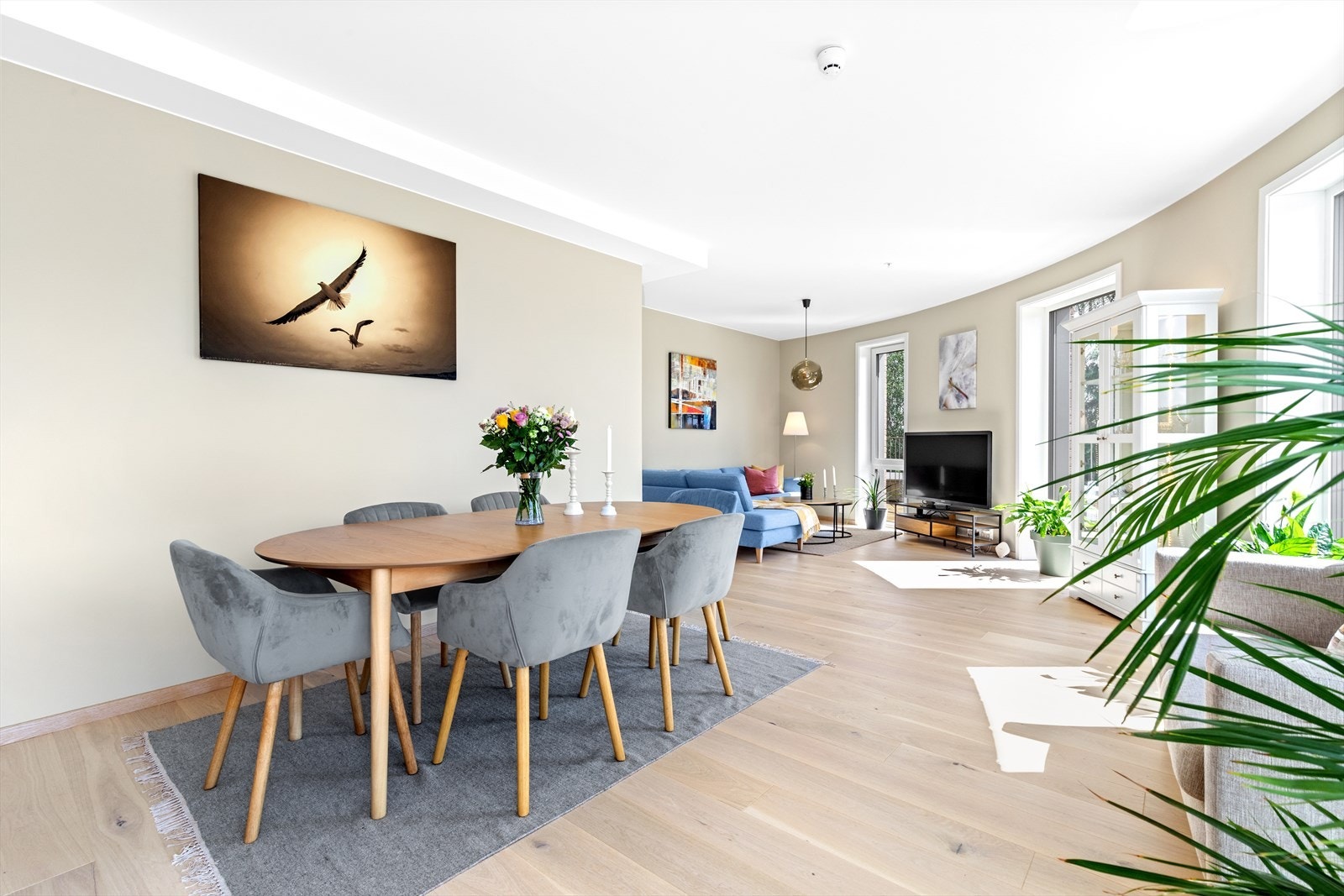 God plass for spisestue ved kjøkkenet Galleribilde