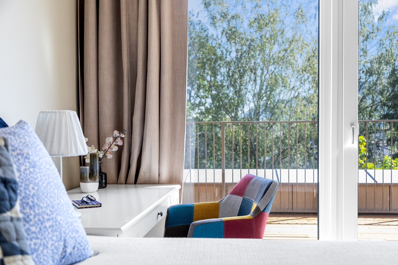 Det er også god plass for skrivebord eller annet møblement Galleribilde