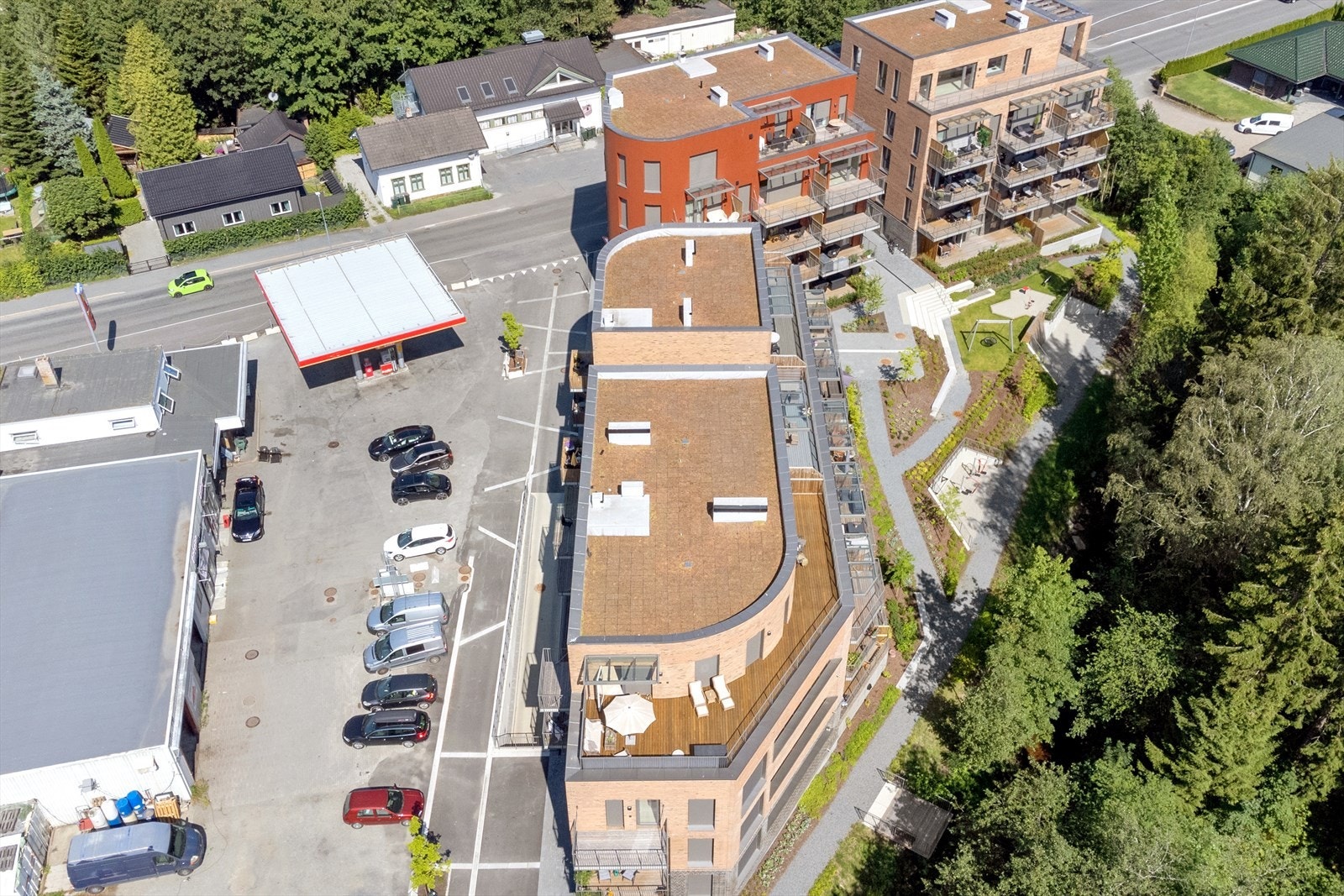 Unik og stor terrasse med sol hele dagen til ca 21.30 sommerstid Galleribilde